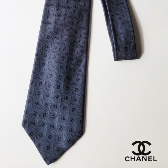 CHANEL Men's Vintage Tie 100% Silk Made in Italy light navy blue squares and CCs - Picture 1 of 5